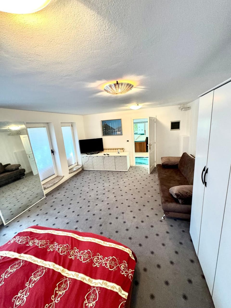 Communal lounge/ TV room, Bed, TV and multimedia, Living room, Photo of the whole room, Seating area, Bedroom, wardrobe