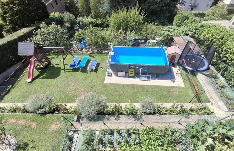 Garden view, Swimming pool, sunbed