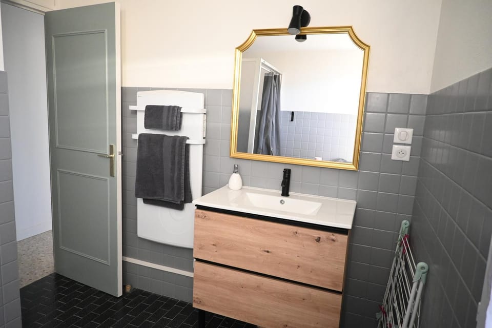 Shower, Bathroom, towels