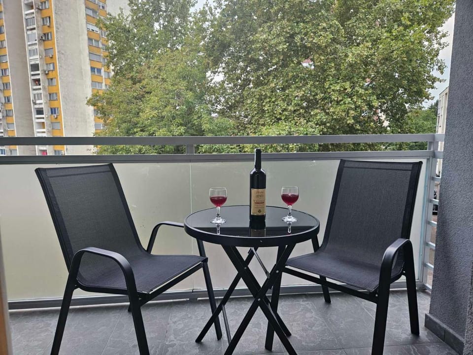 Day, View (from property/room), Balcony/Terrace, Seating area, Drinks
