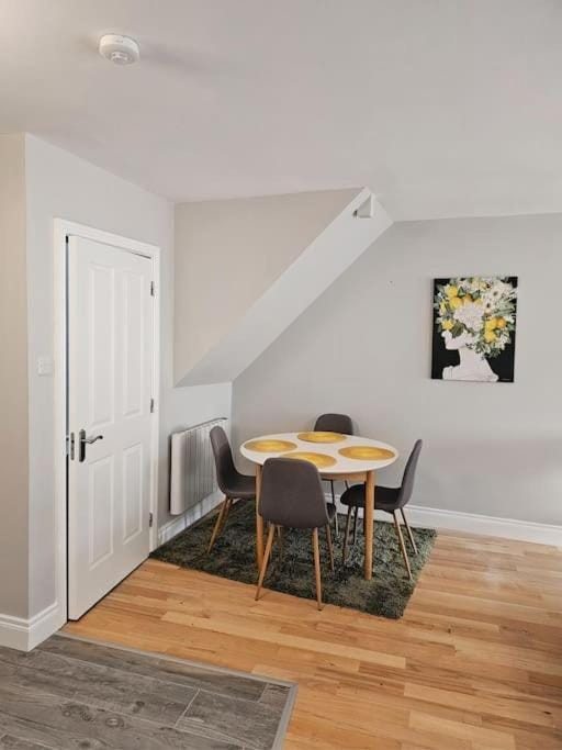 Seating area, Dining area