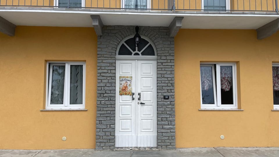 Property building, Facade/entrance, Internal: Not applicable to any particular room