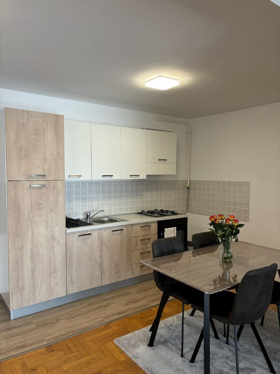 Kitchen or kitchenette, Dining area, stove
