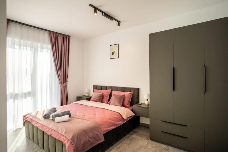Bed, Photo of the whole room, Bedroom, towels, wardrobe