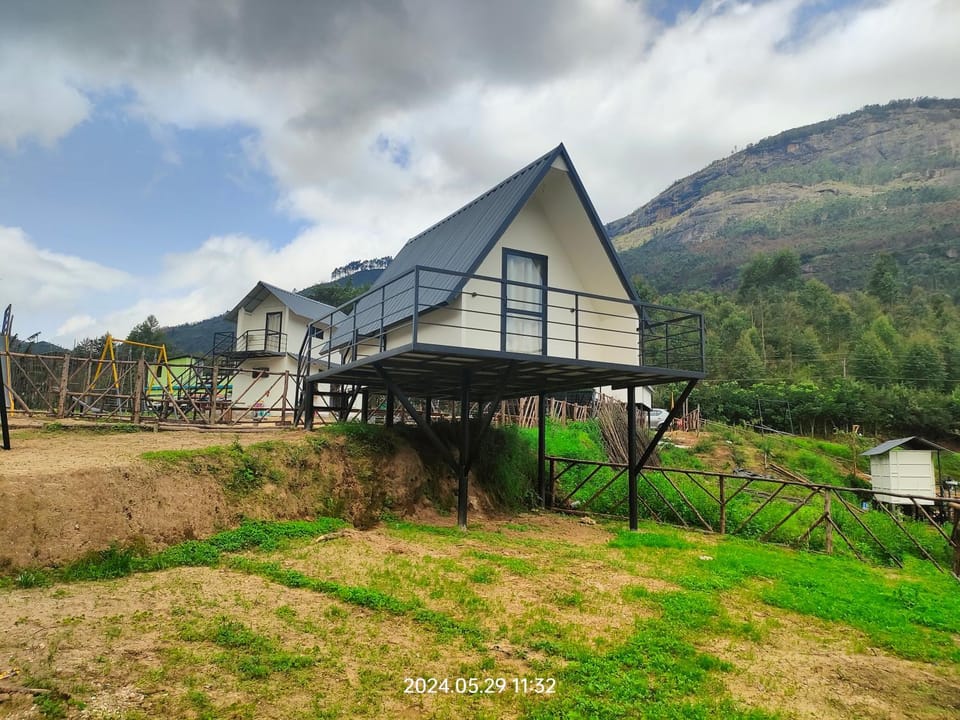 Hazy Mount Vattavada Hotel in Kerala