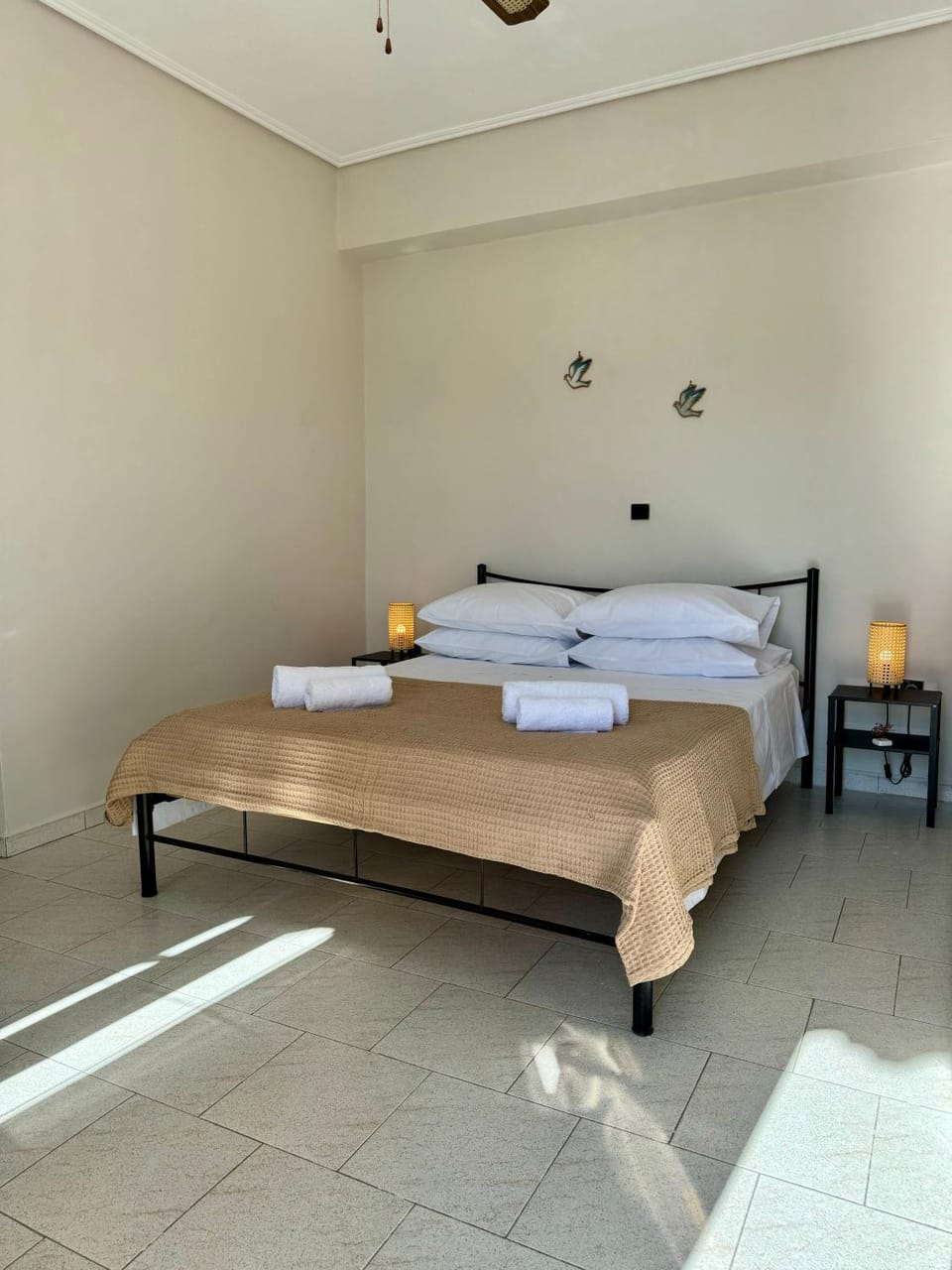 Bed, Photo of the whole room, Bedroom, towels
