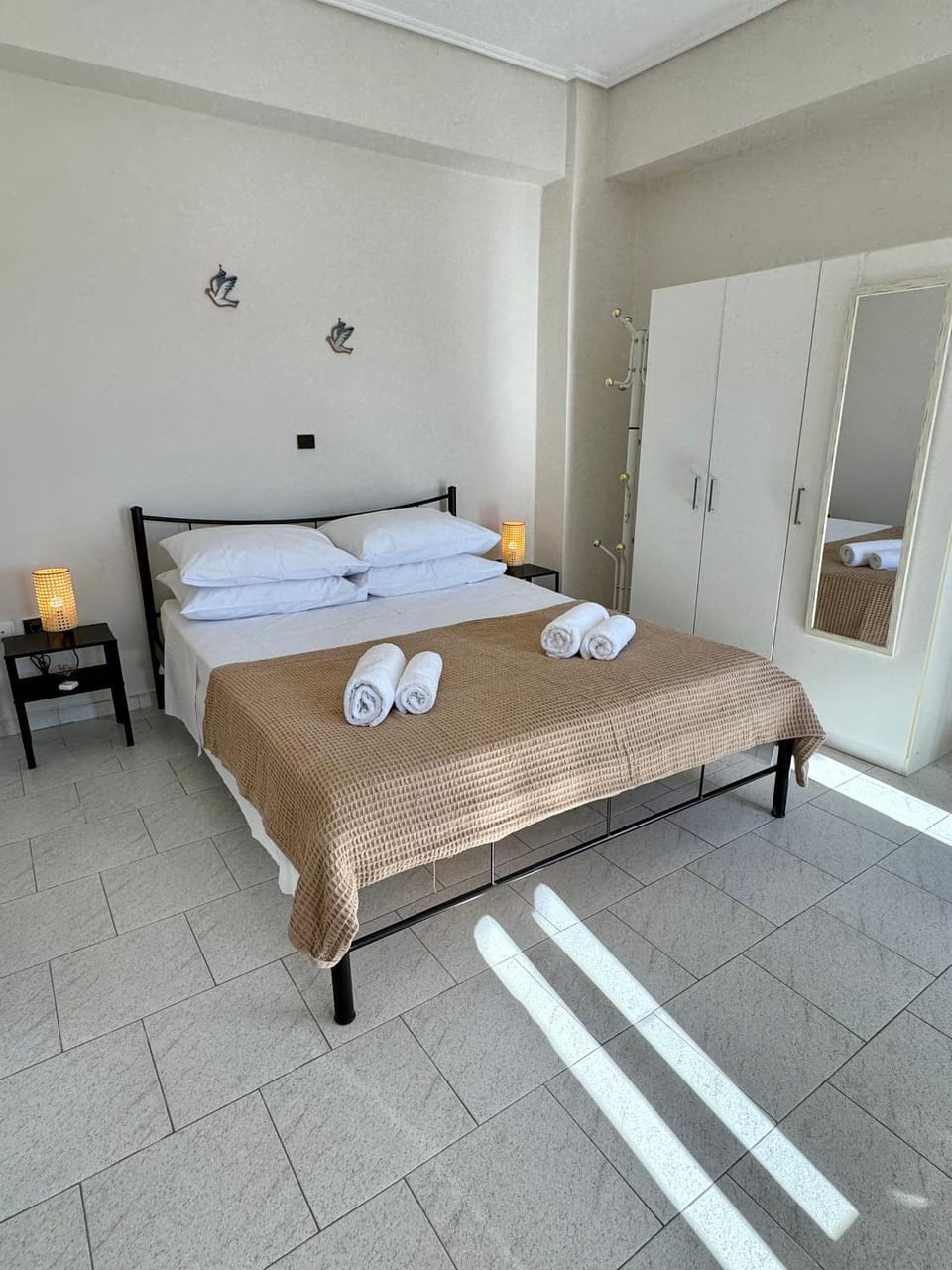 Bed, Photo of the whole room, Bedroom, towels