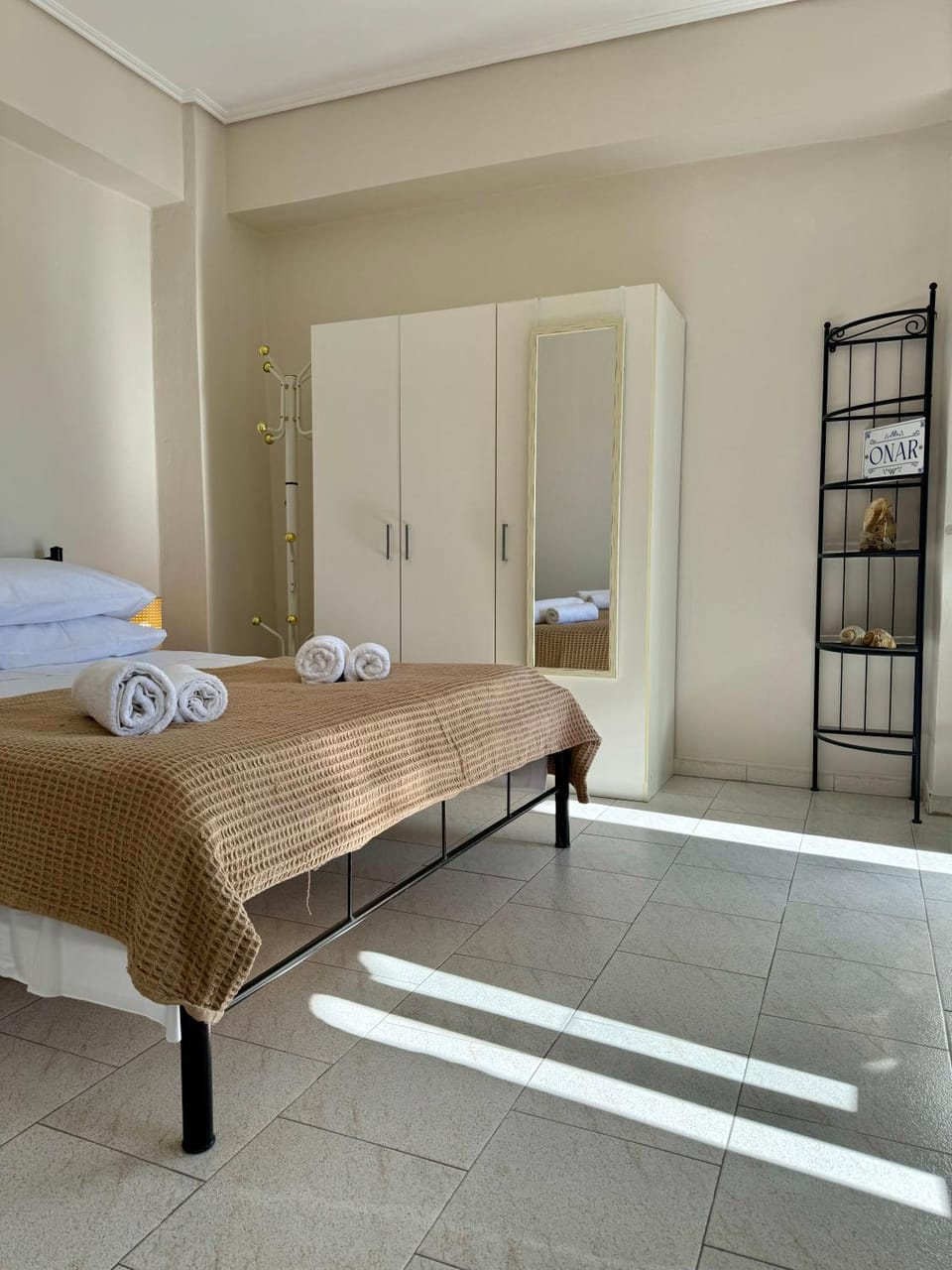 Photo of the whole room, Bedroom, towels
