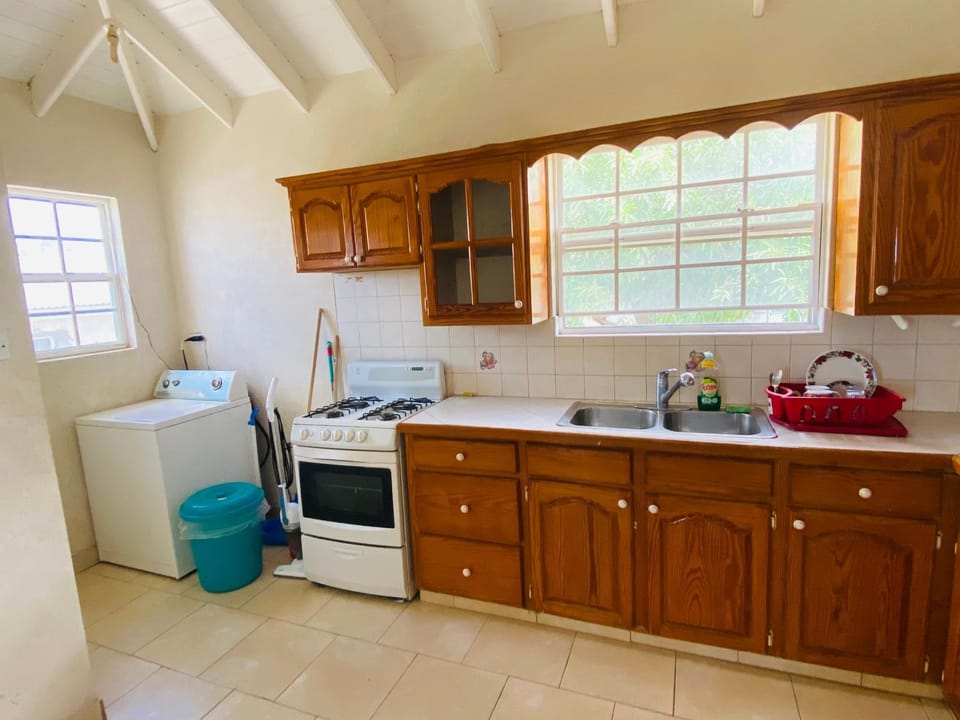 Kitchen or kitchenette, stove, washing machine