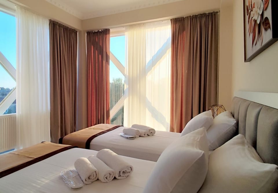 Bed, Photo of the whole room, Bedroom, towels