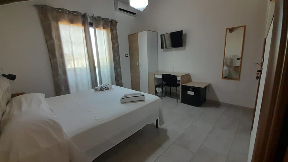 TV and multimedia, Bedroom, wardrobe