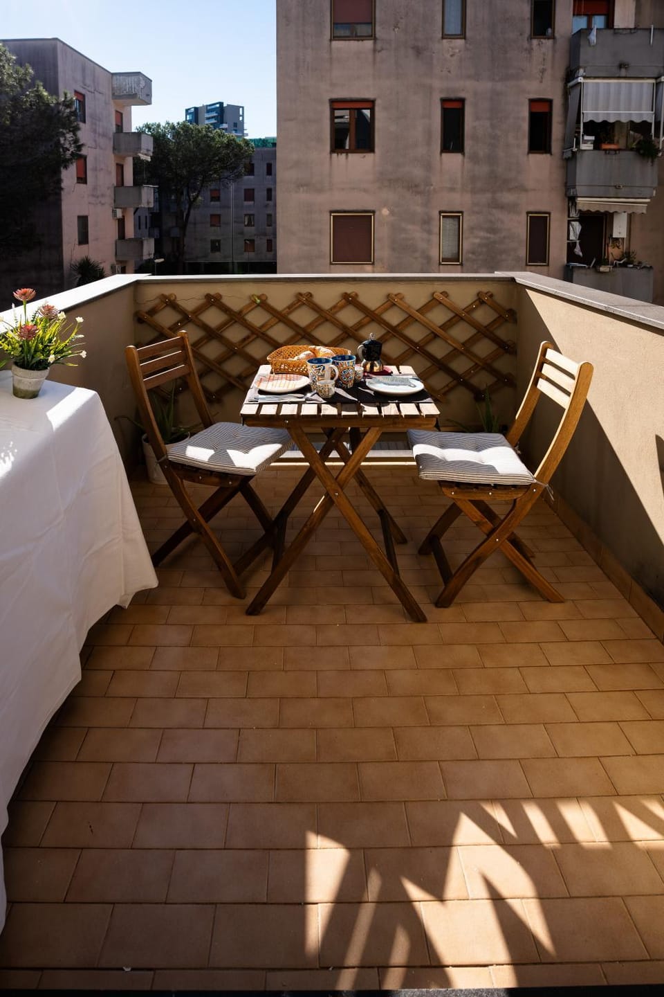 Property building, Breakfast