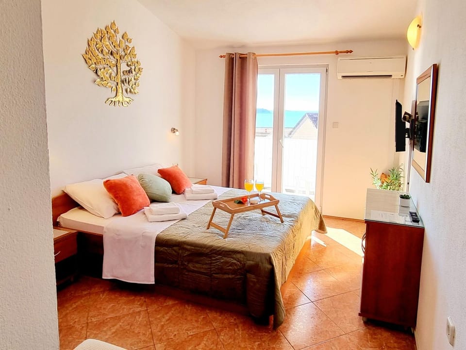 Bed, Bedroom, air conditioner