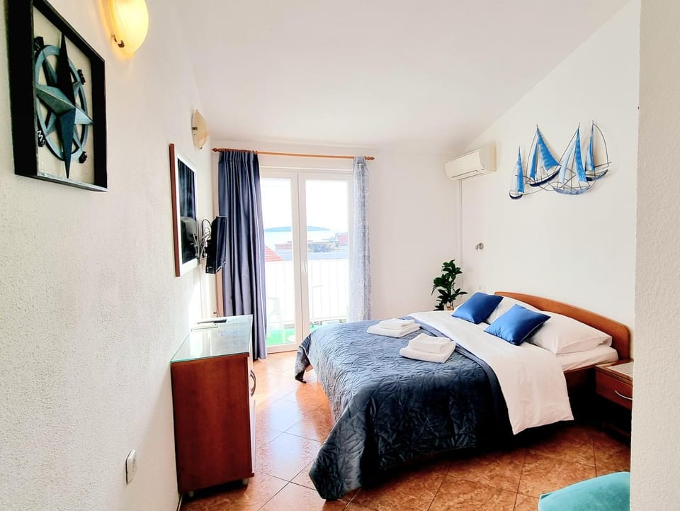 TV and multimedia, Bedroom, air conditioner