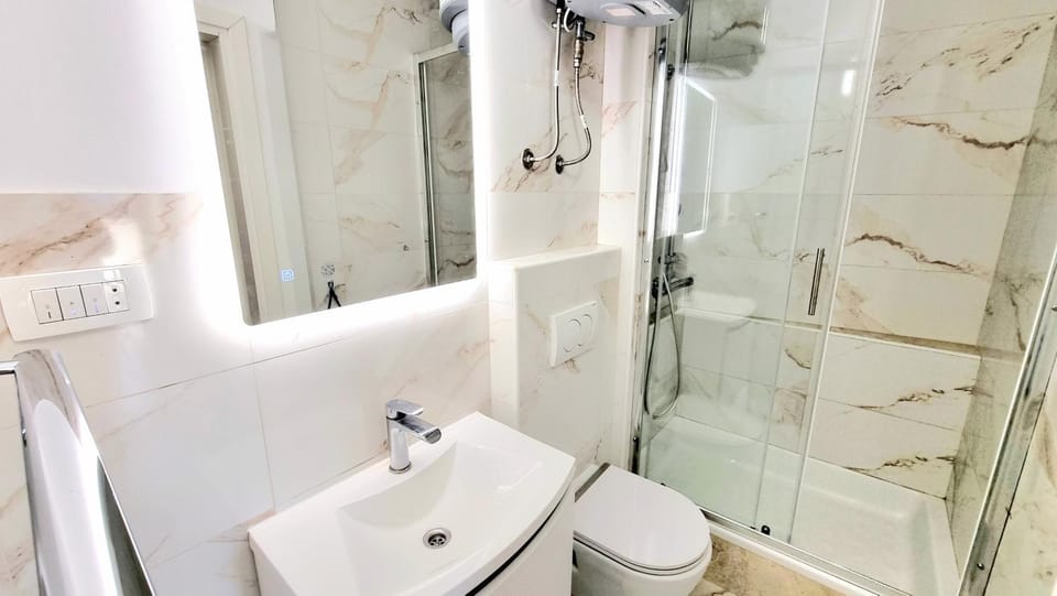 Shower, Toilet, Bathroom