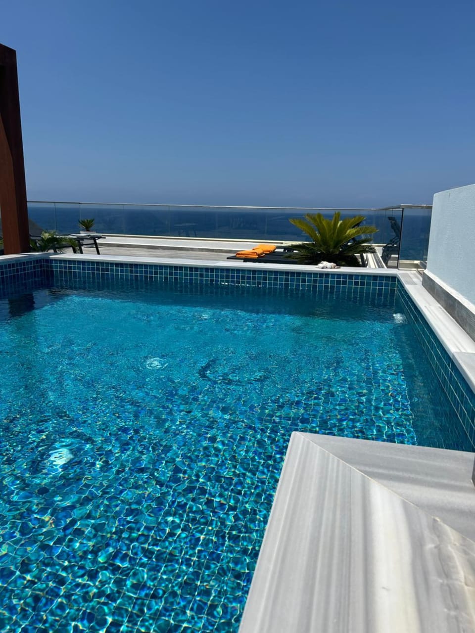 Penthouse med privat saltvannsbasseng på Esentepe Beach Apartment in Famagusta District