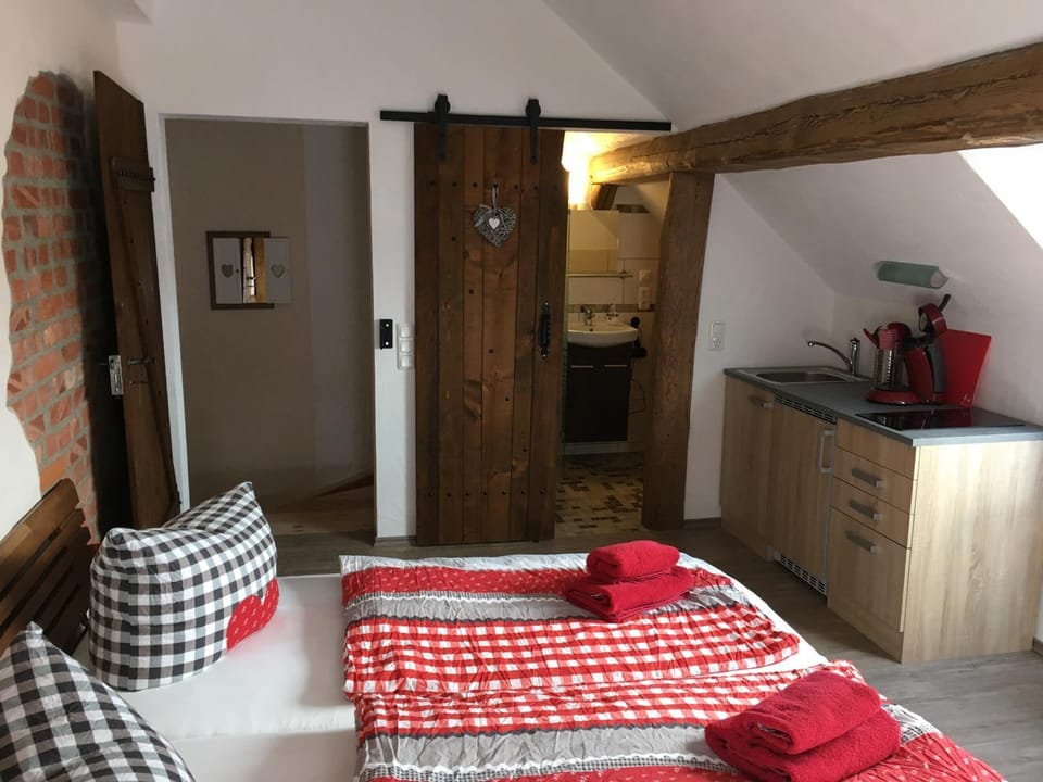 Bed, Kitchen or kitchenette, Photo of the whole room, Bedroom
