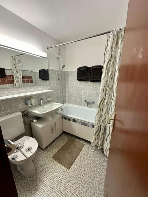 Bathroom, Bath, towels