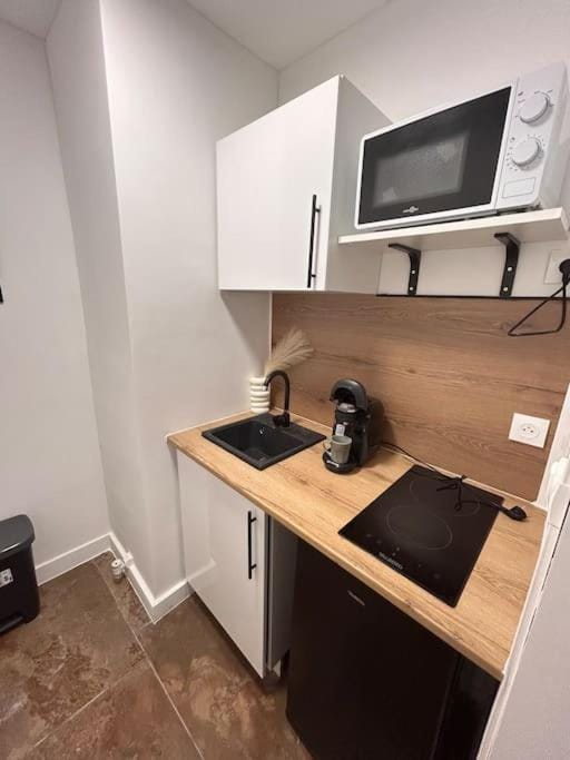 Kitchen or kitchenette, stove