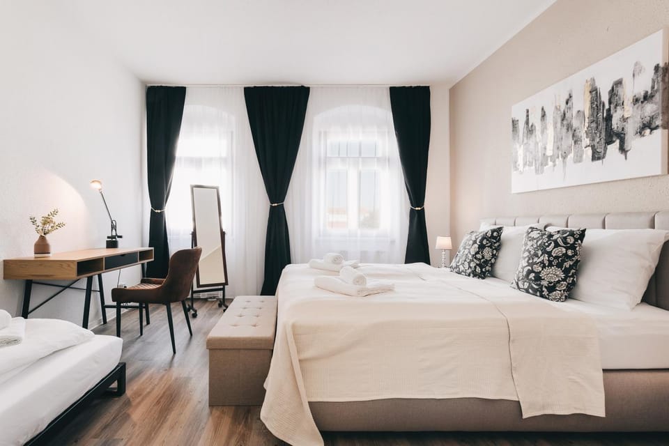 Bed, Business facilities, Bedroom, towels