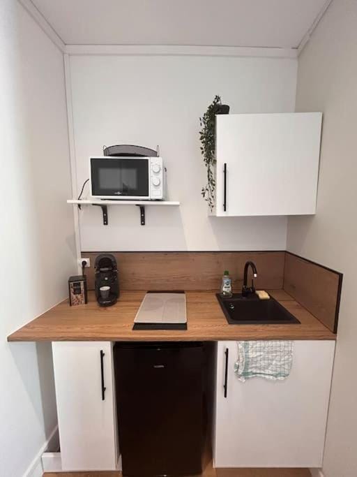Coffee/tea facilities, Kitchen or kitchenette