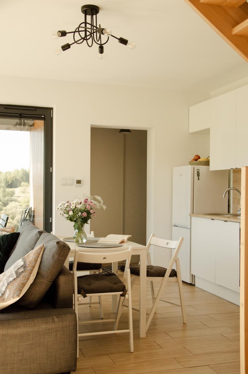 Kitchen or kitchenette, Dining area, oven, pet friendly