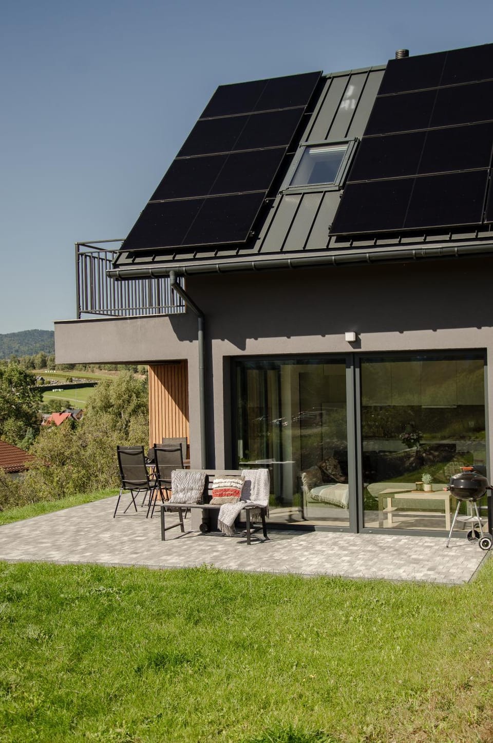 Property building, Patio, Spring, Day, Natural landscape, Garden view, sunbed