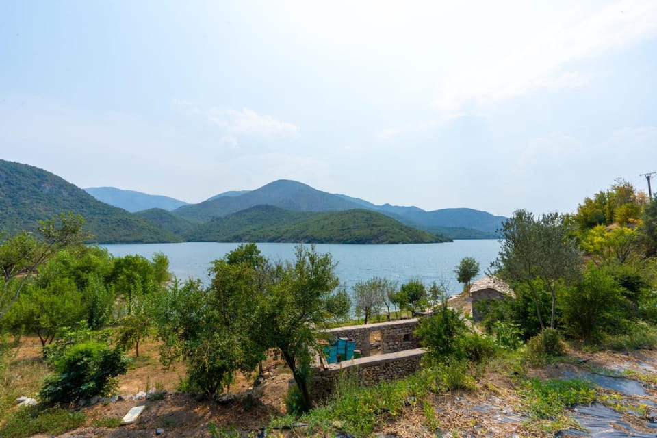 Nearby landmark, Day, Natural landscape, Lake view, Mountain view