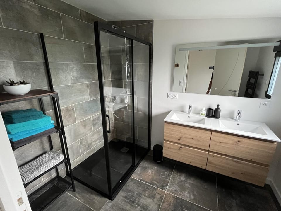 Shower, Bathroom, towels