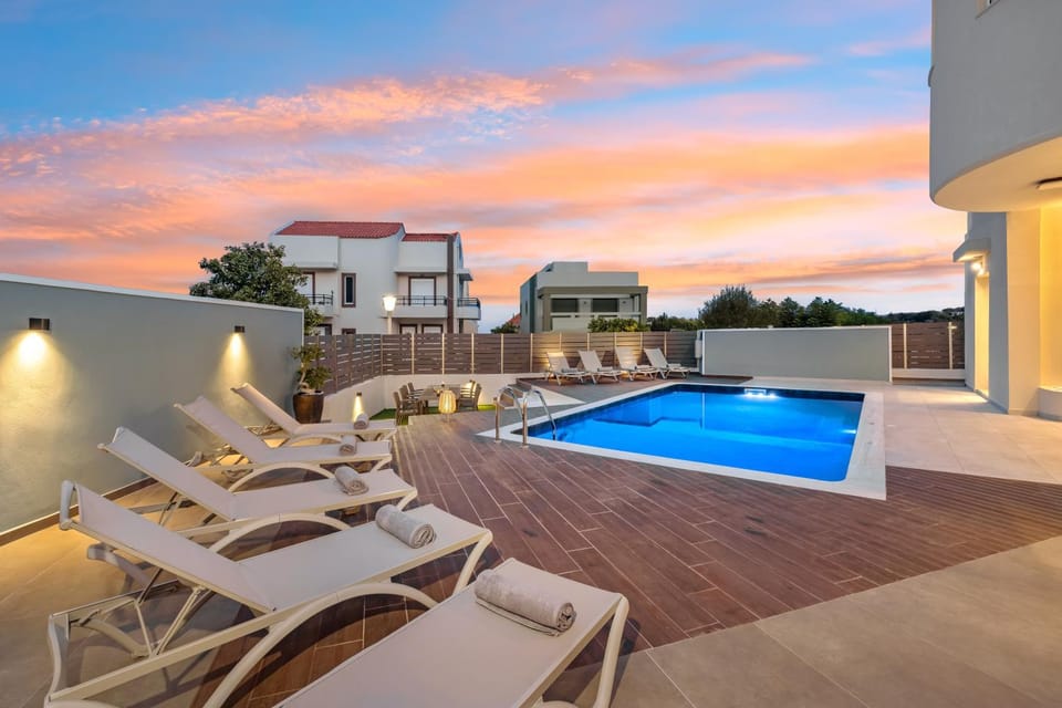 Patio, Day, View (from property/room), Pool view, Swimming pool, sunbed