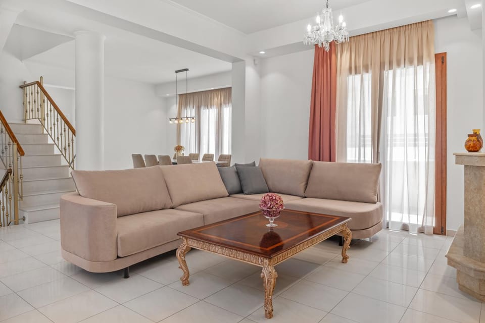 TV and multimedia, Living room, Seating area, Evening entertainment