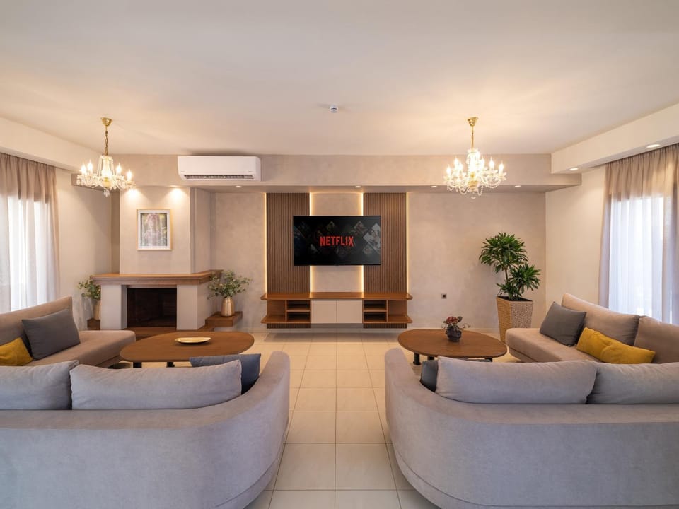Communal lounge/ TV room, TV and multimedia, Living room