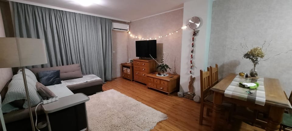 TV and multimedia, Living room, Evening entertainment, air conditioner