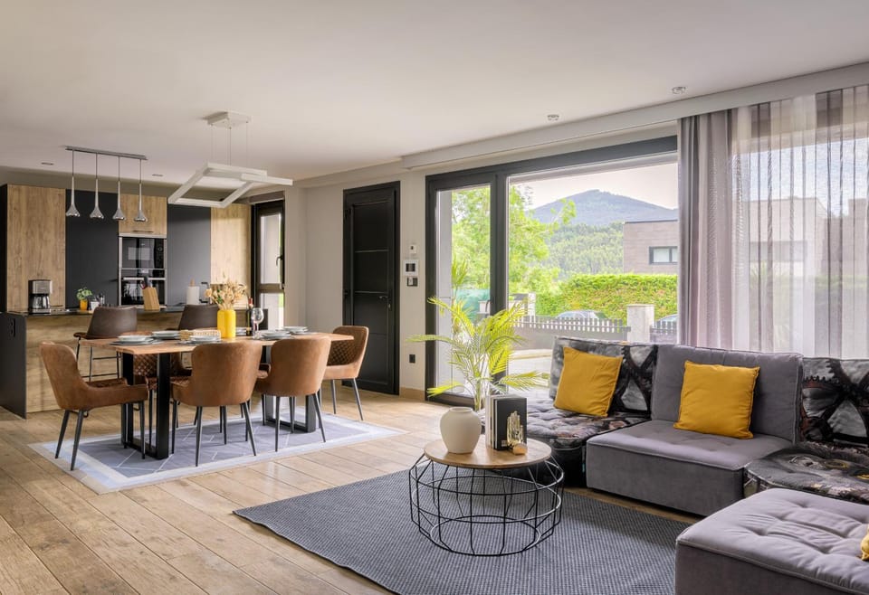 Communal lounge/ TV room, Kitchen or kitchenette, Living room, Dining area, kitchen