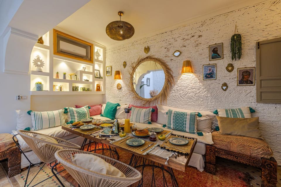 Seating area, Dining area