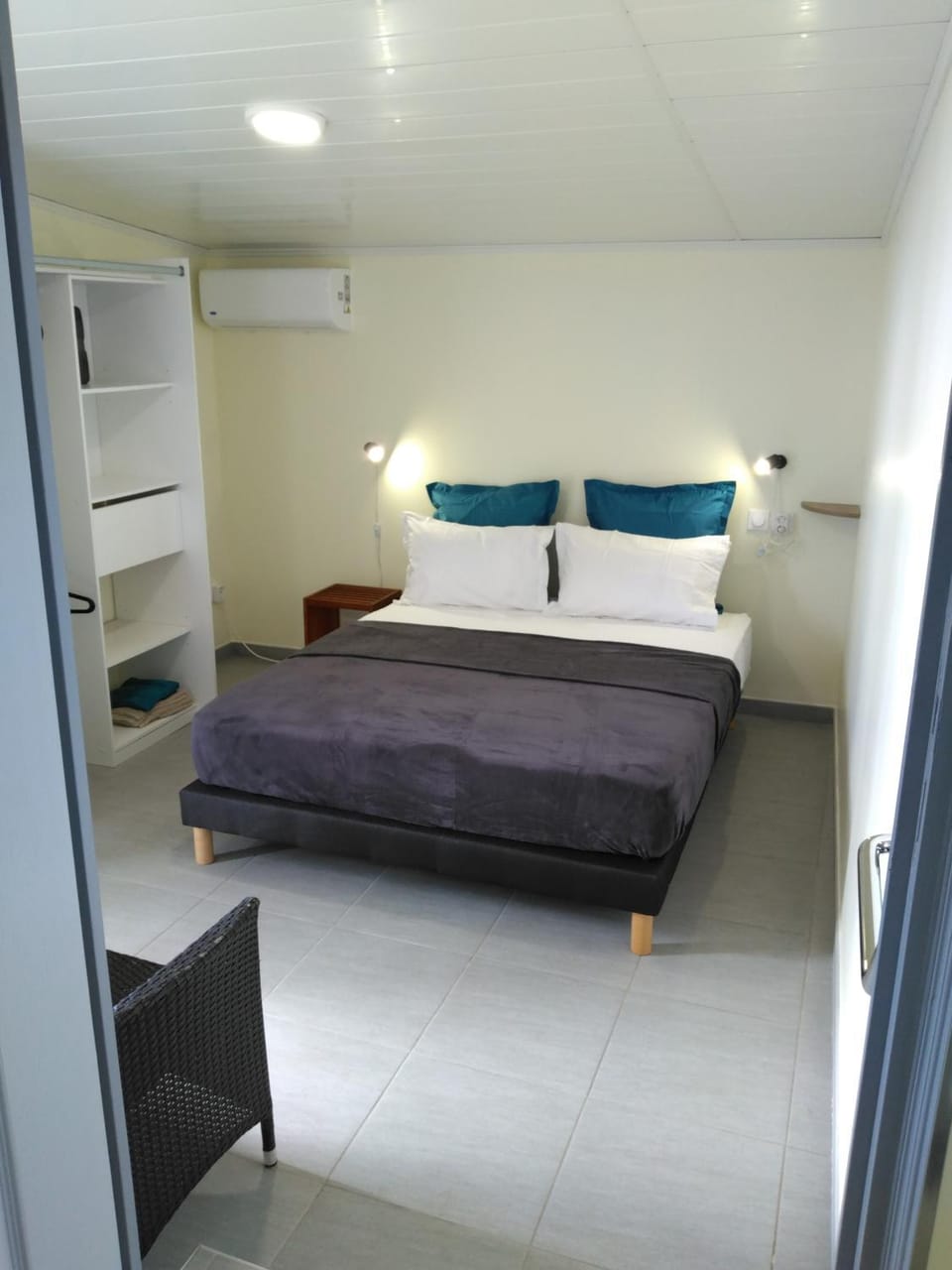 Bed, Photo of the whole room, Bedroom, wardrobe, air conditioner