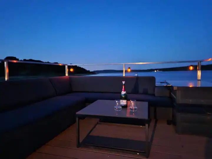 Property building, Night, View (from property/room), Balcony/Terrace, Balcony/Terrace, River view