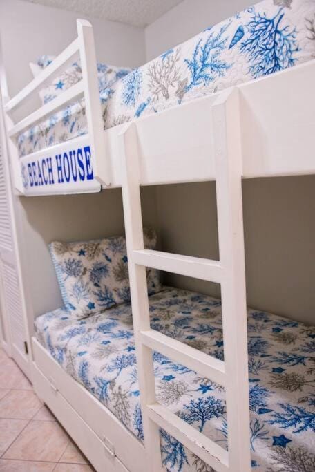 Private Beach with Seasonal Chair Service and Heated Pool Apartment in Miramar Beach