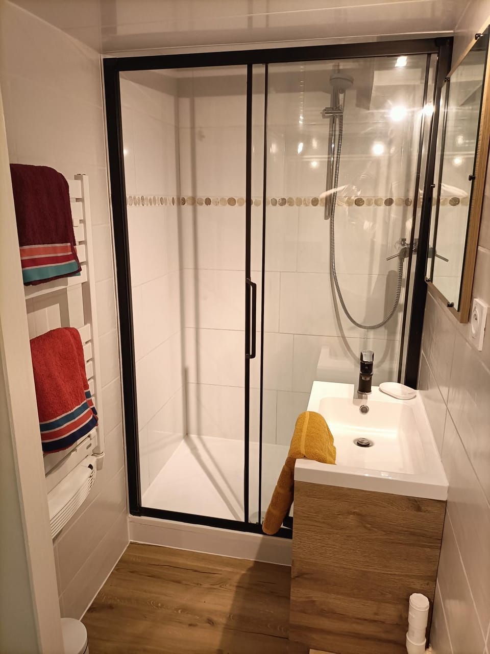 Shower, Bathroom, towels