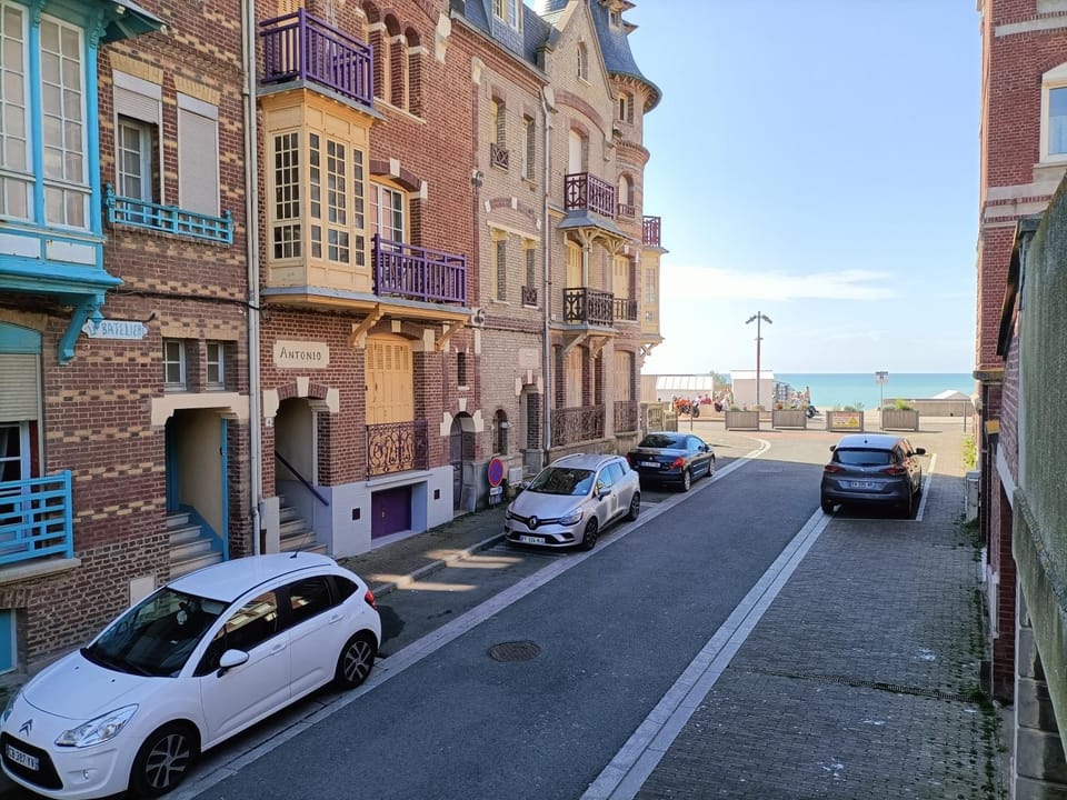 Property building, Street view