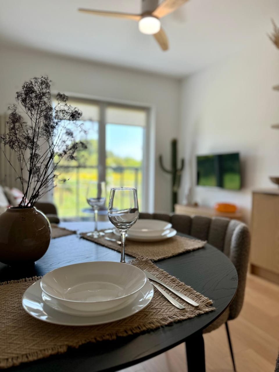Living room, Dining area