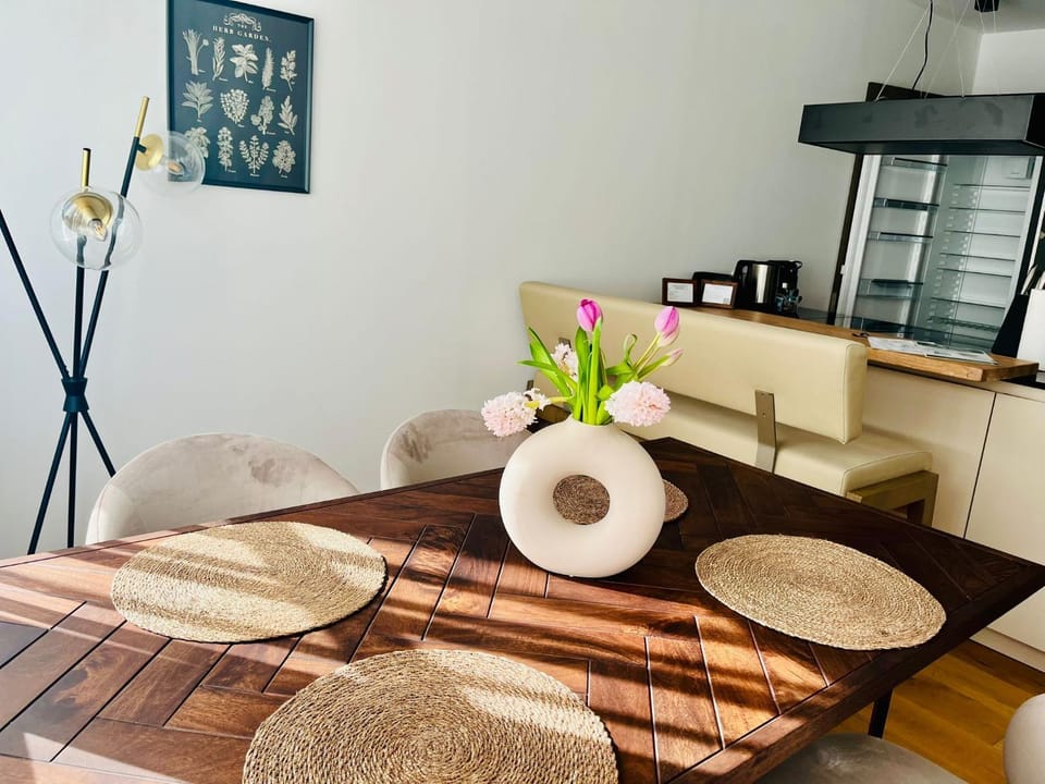 Dining area, kitchen