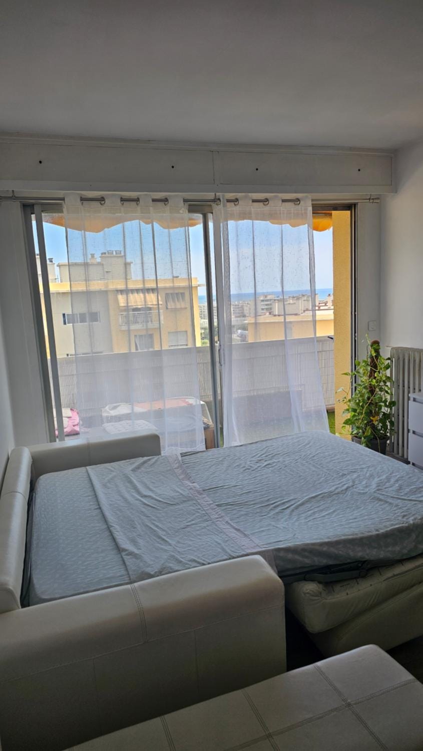 Studio spacieux lumineux proche plage avec parking privé Apartment in Cagnes-sur-Mer