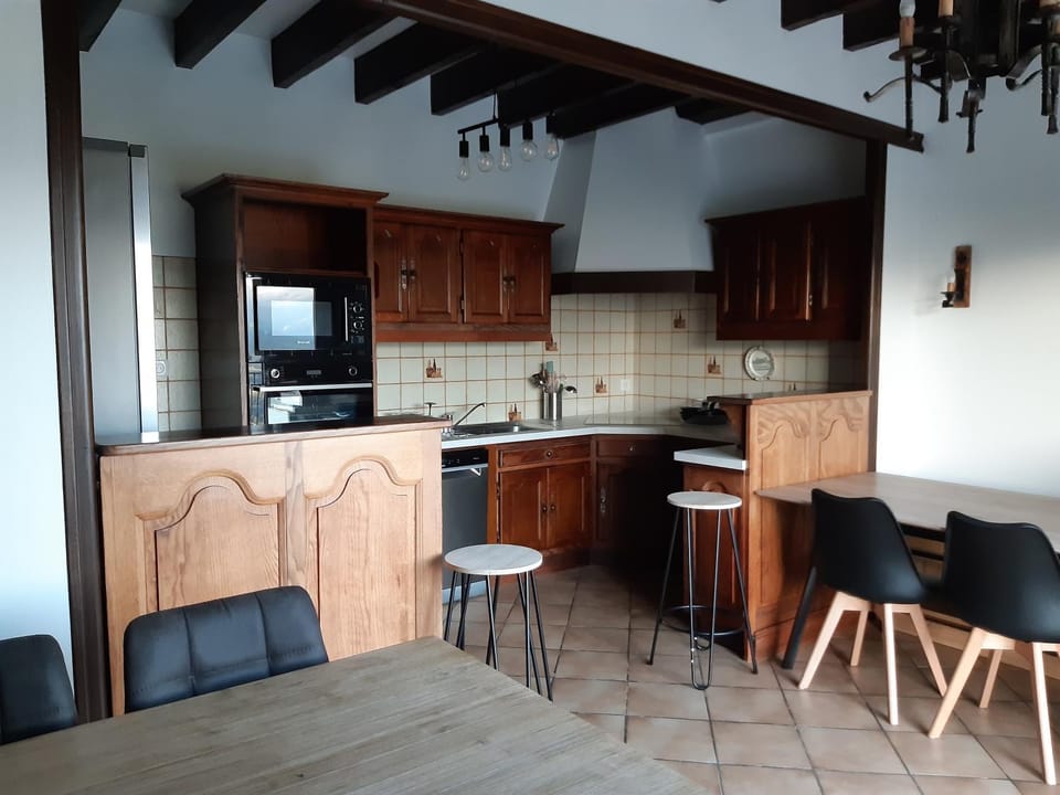 Kitchen or kitchenette, Dining area, dishwasher, oven, stove