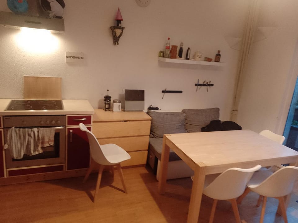 Zimmer in Sülz in einer Wohnung Vacation rental in Cologne