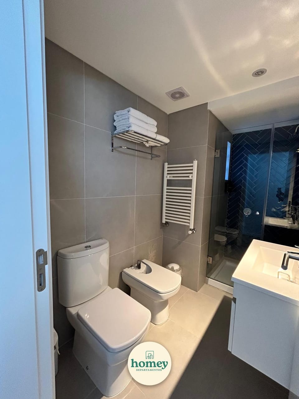 Bathroom, towels
