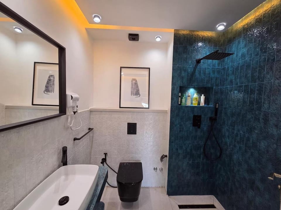 Shower, Toilet, Bathroom