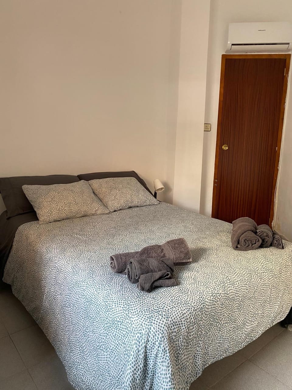 Bed, Bedroom, air conditioner