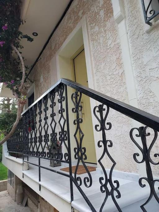 Sunny studio near metro Apartment in South Athens