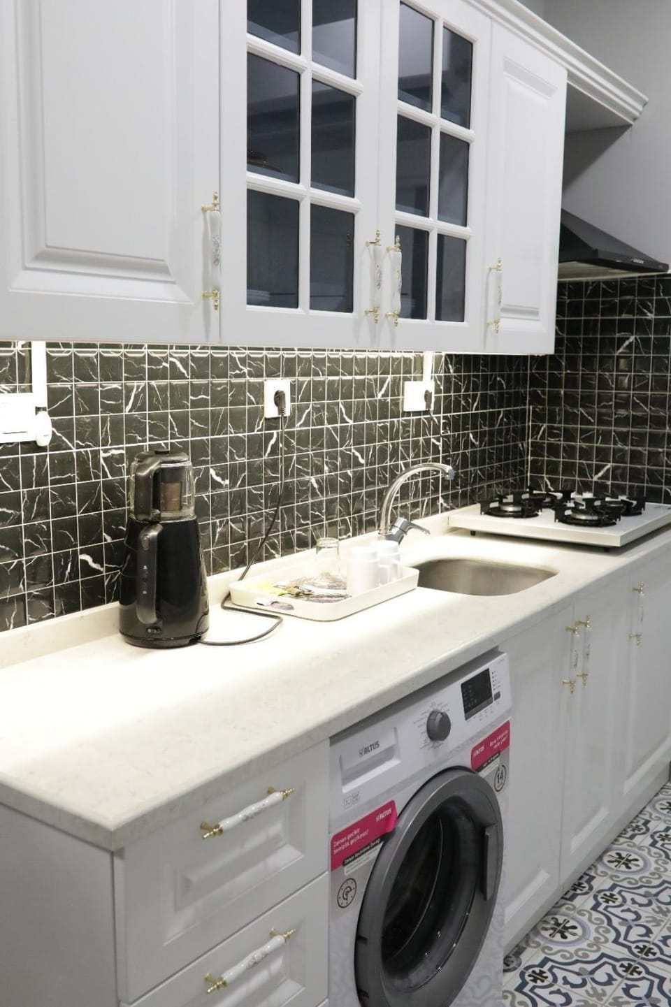 Kitchen or kitchenette, minibar, stove, washing machine, dryer